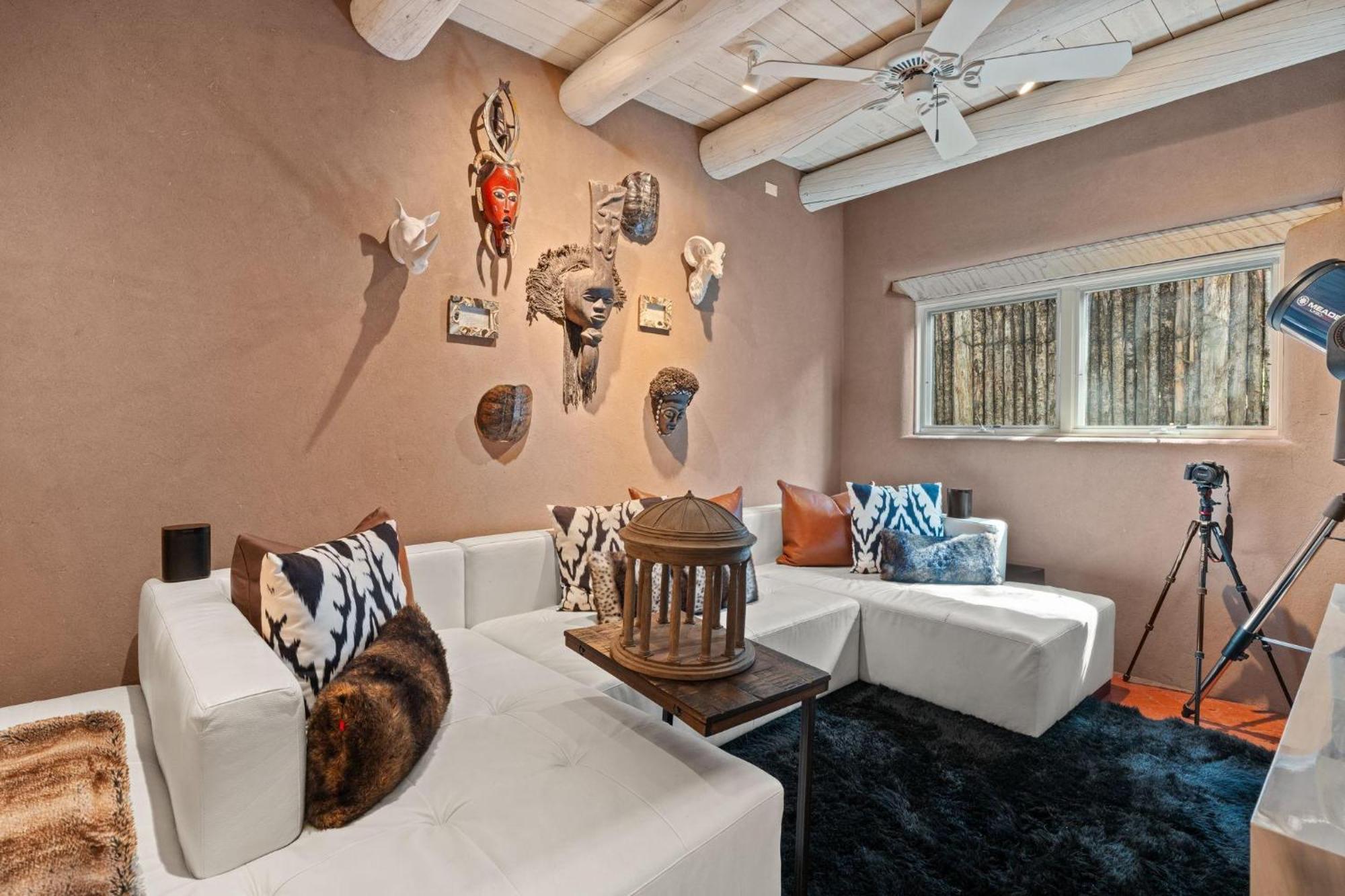 1121 E Alameda St Holiday home *