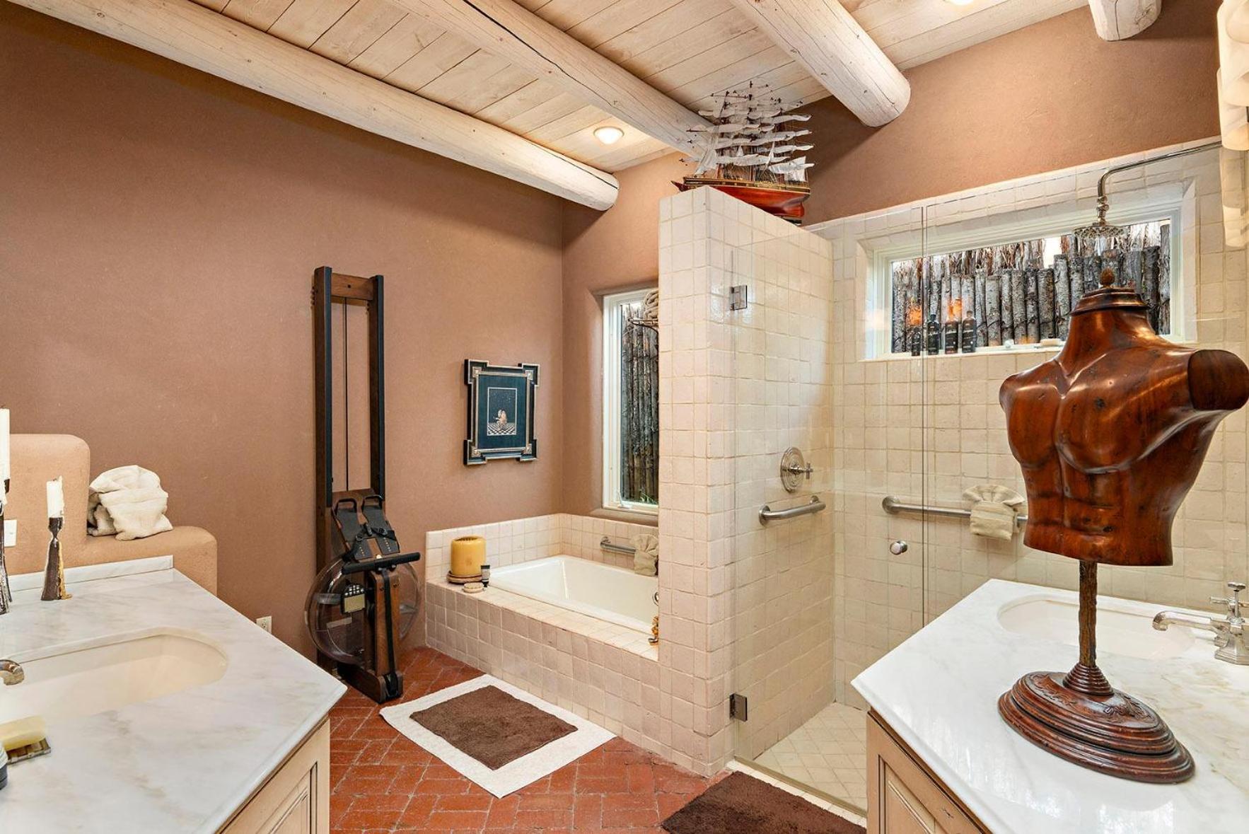 1121 E Alameda St Holiday home *
